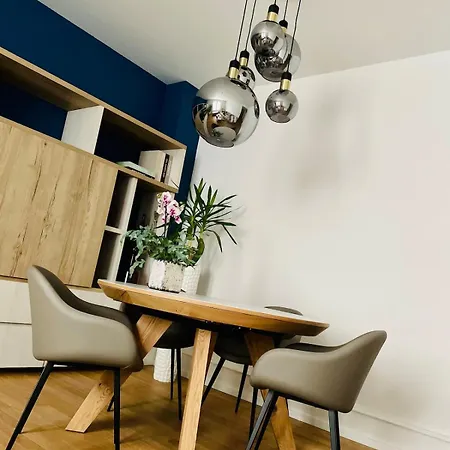 Magnifique De 91m2 Au Centre De Lägenhet